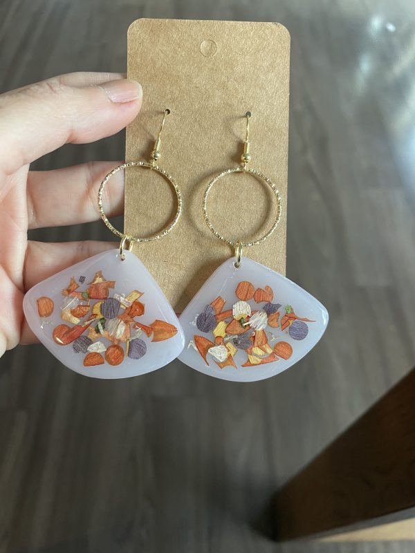 Big resin earrings with dried flowers