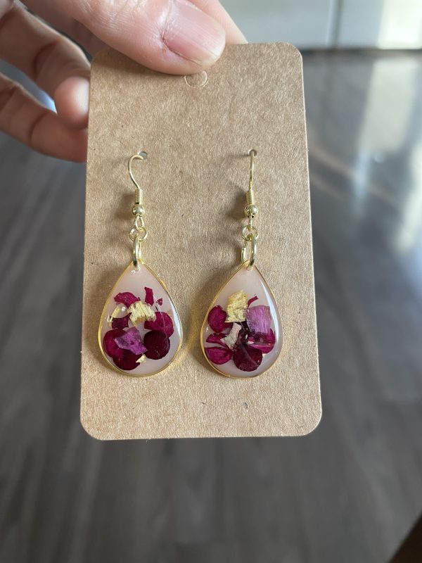 Medium teardrop flower earrings