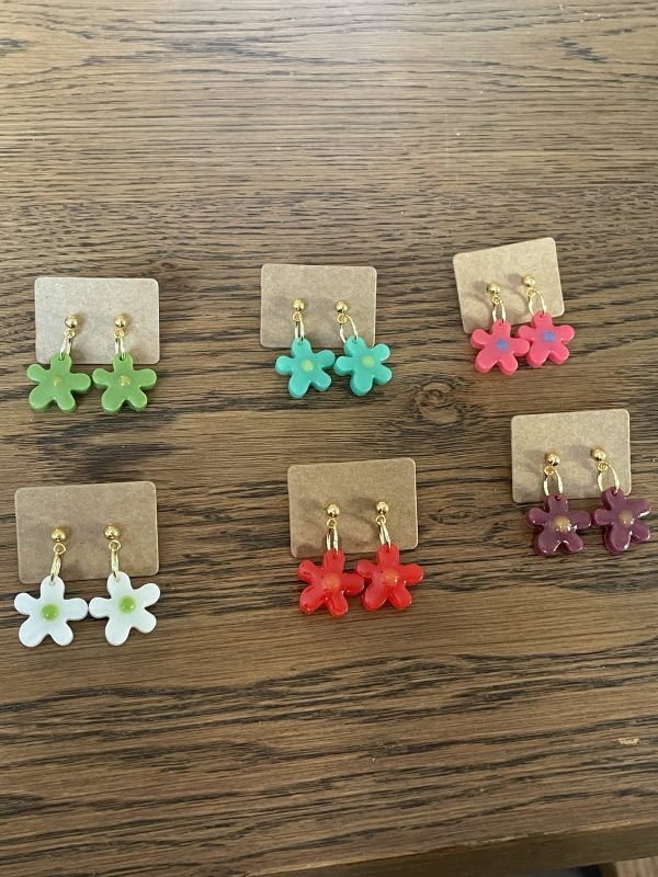 Mini resin flower earrings